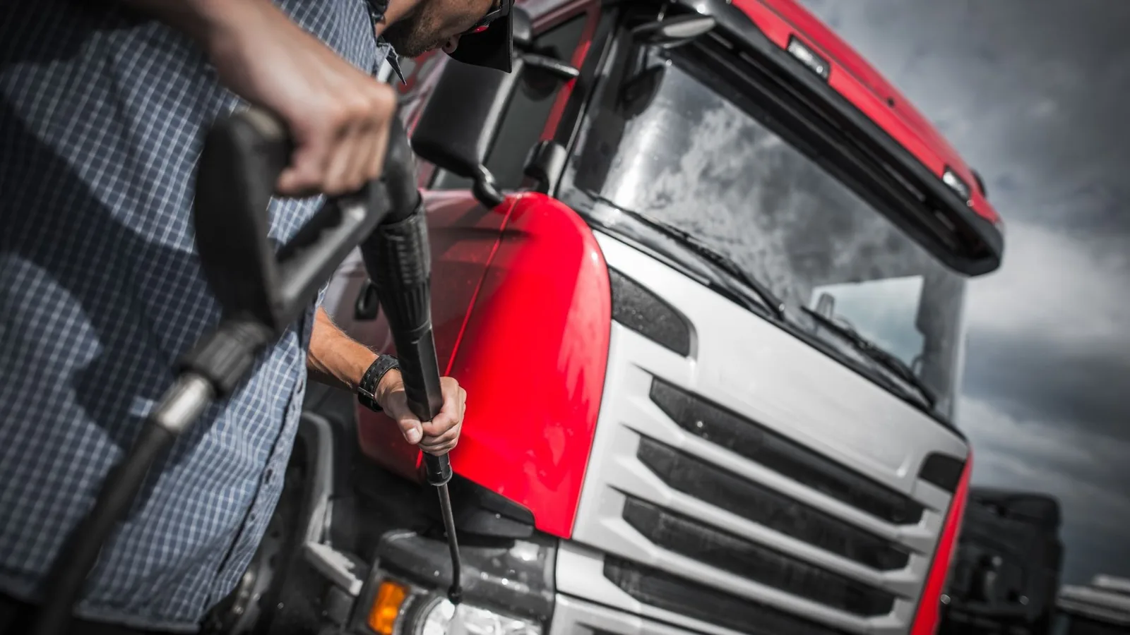 Mobile RV detailing and truck wash service in Birmingham AL